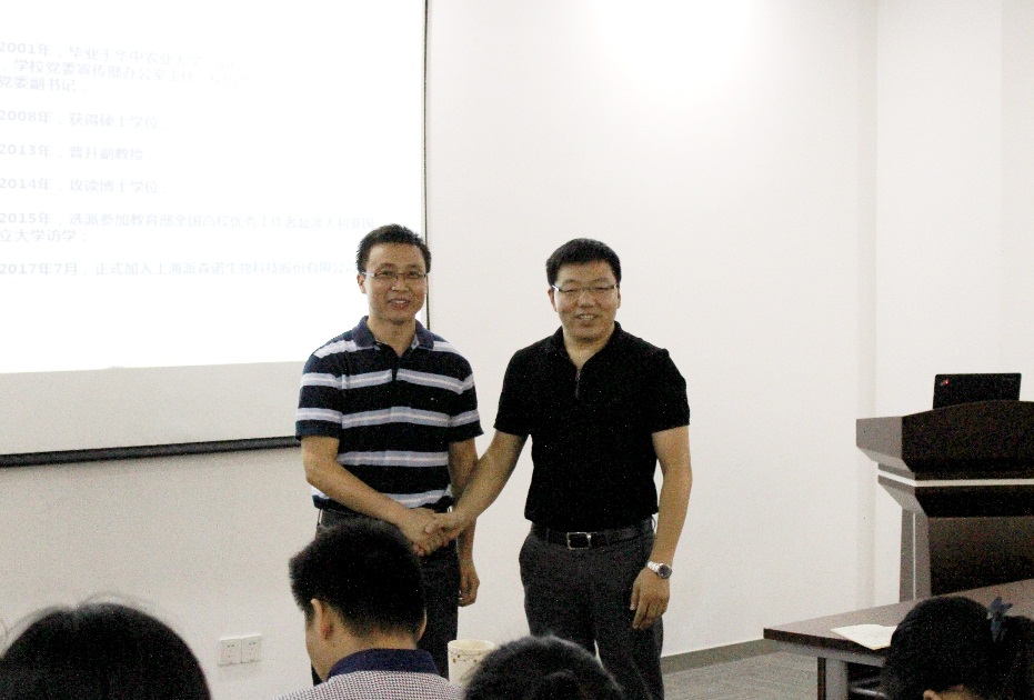 (左)副總經理魏友伯先生和董事長孫子奎先生(右)